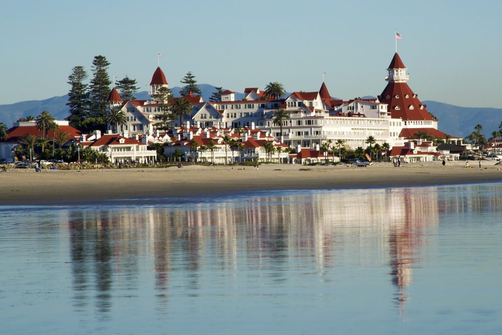 Coronado_del_Hotel_from_the_beach