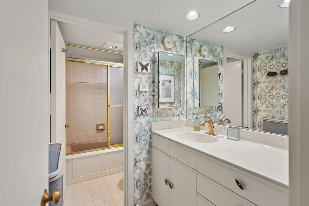 Stonebridge Condo 716 full bathroom