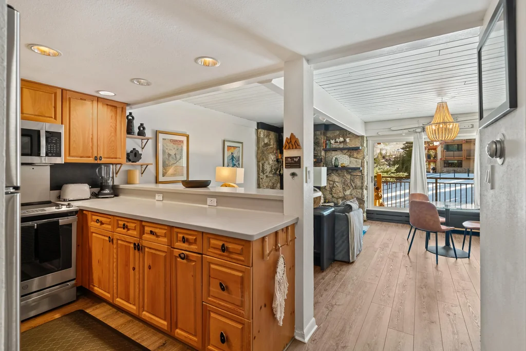 Stonebridge Condo 716 kitchen