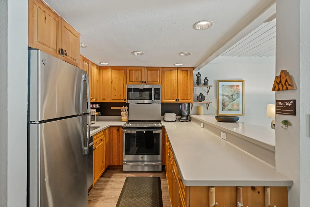 Stonebridge Condo 716 kitchen