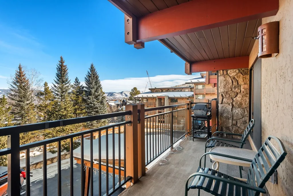 View from the Stonebridge Condo 810 balcony onto the slopes