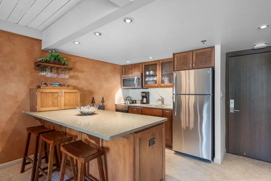 Stonebridge Condo 810 kitchen