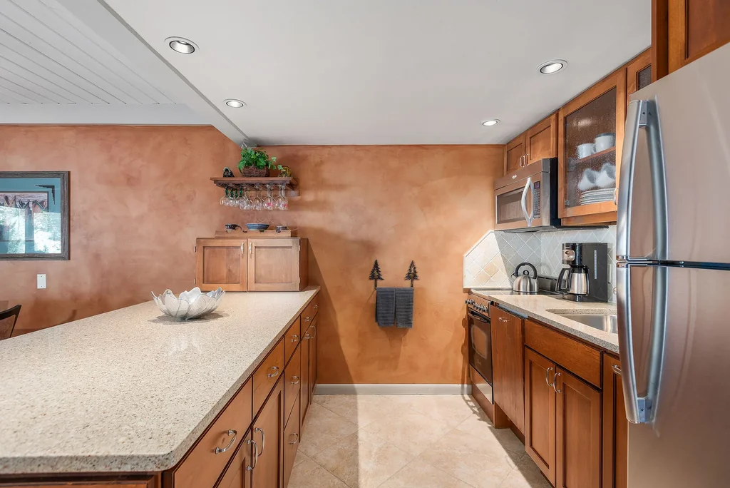 Stonebridge Condo 810 kitchen