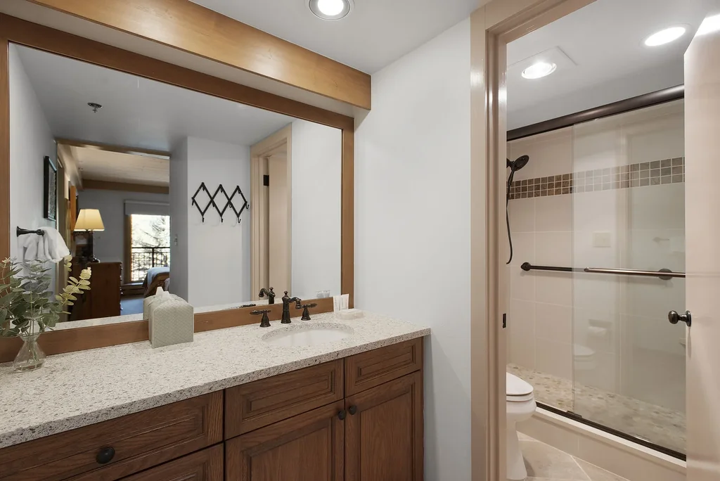 Stonebridge Condo 810 full bathroom